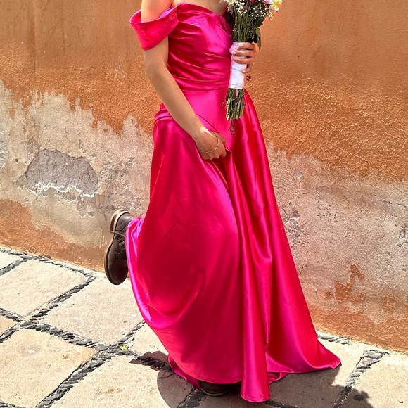 Off Shoulder Silk Bridesmaid Dress 👗 - Picture 4 of 4